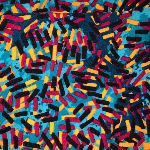 LulaRoe Tall & Curvy Leggings - New w/o tags (never worn), bold 80s/90s pattern - Picture 2 of 3